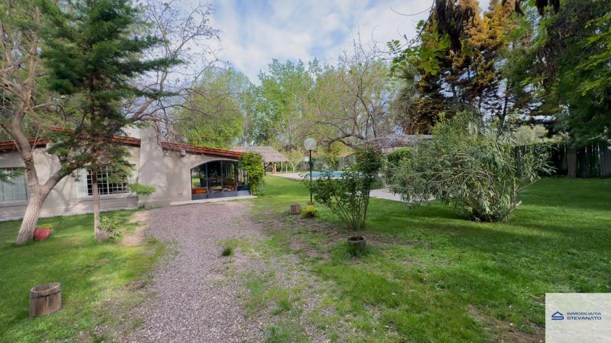 Foto de Casa quinta en venta de 293m2 ubicado en Las Compuertas, imagen 2