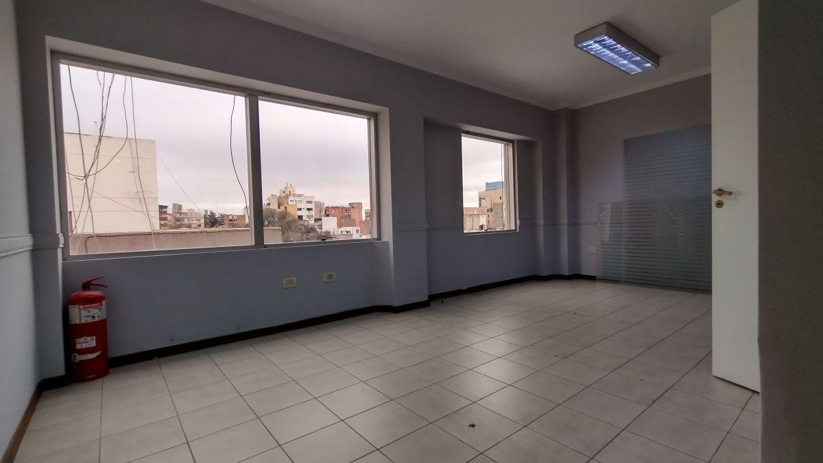 Foto de Exclusiva Oficina Dúplex en Alquiler, 130 m² en Pedro Molina y Av, imagen 3