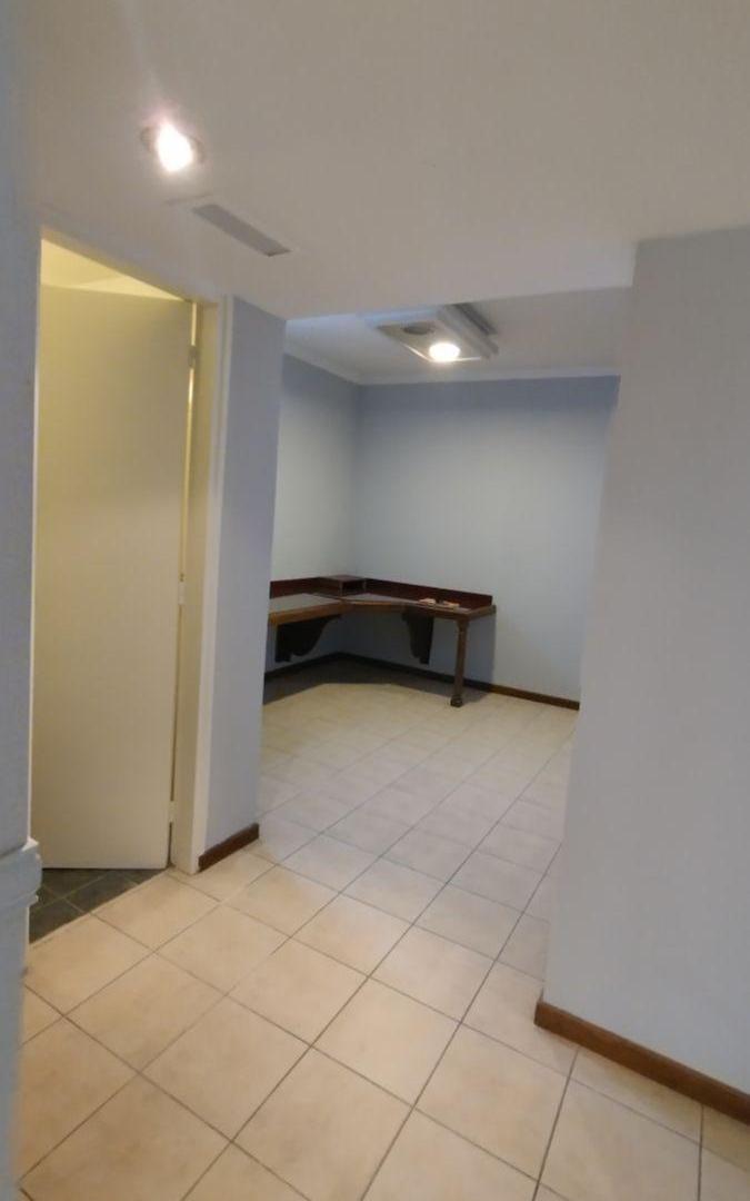 Foto de Exclusiva Oficina Dúplex en Alquiler, 130 m² en Pedro Molina y Av, imagen 2
