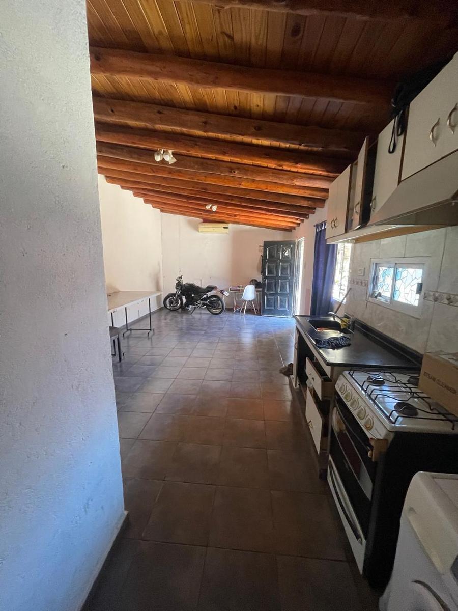 Casa en Godoy Cruz, Dos Dorm. y Cochera. 3