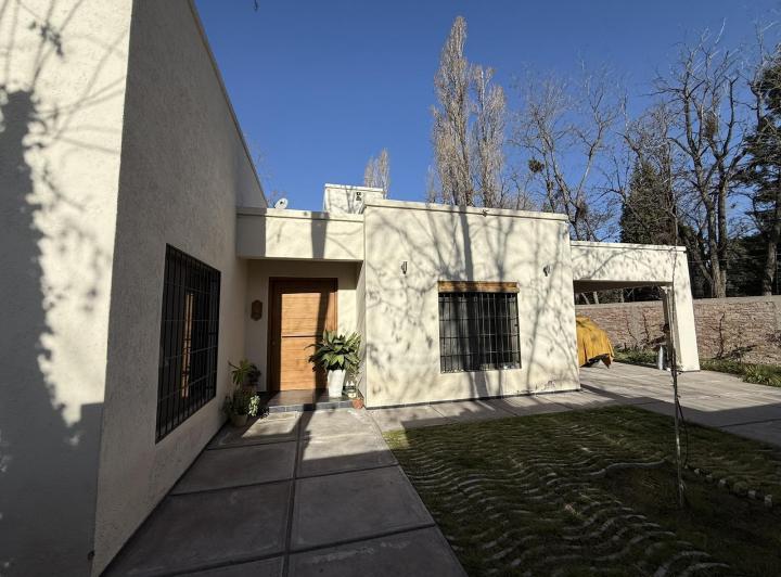 Casa en Venta en Chacras de Coria 1