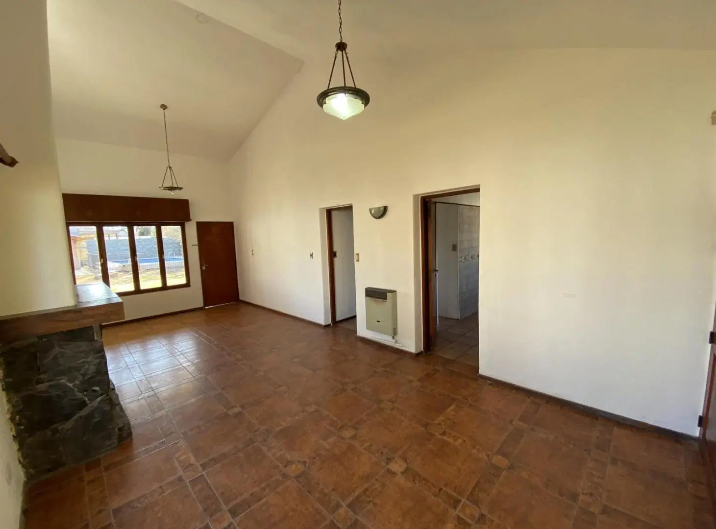 Casa en Alquiler en con 4 Habitaciones y 3 baños 3