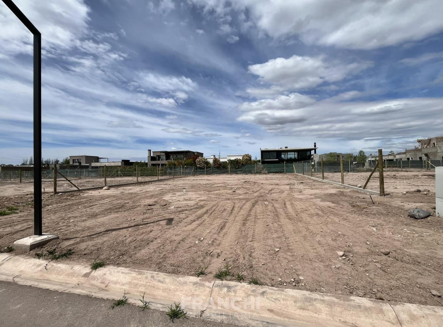 Foto de Terreno en venta Barrio Terruño de Brown - Chacras de Coria, imagen 5