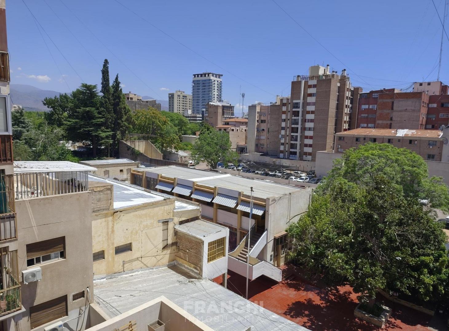 Foto de Departamento 4 Dormitorios 3 Cocheras, imagen 2