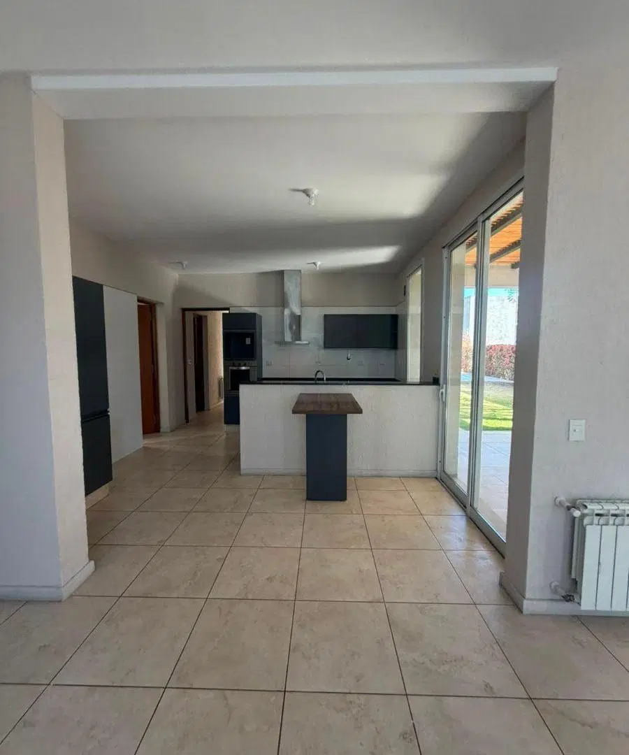 Casa de 500 m² con 3 dormitorios en venta en Mayor Drummond 3