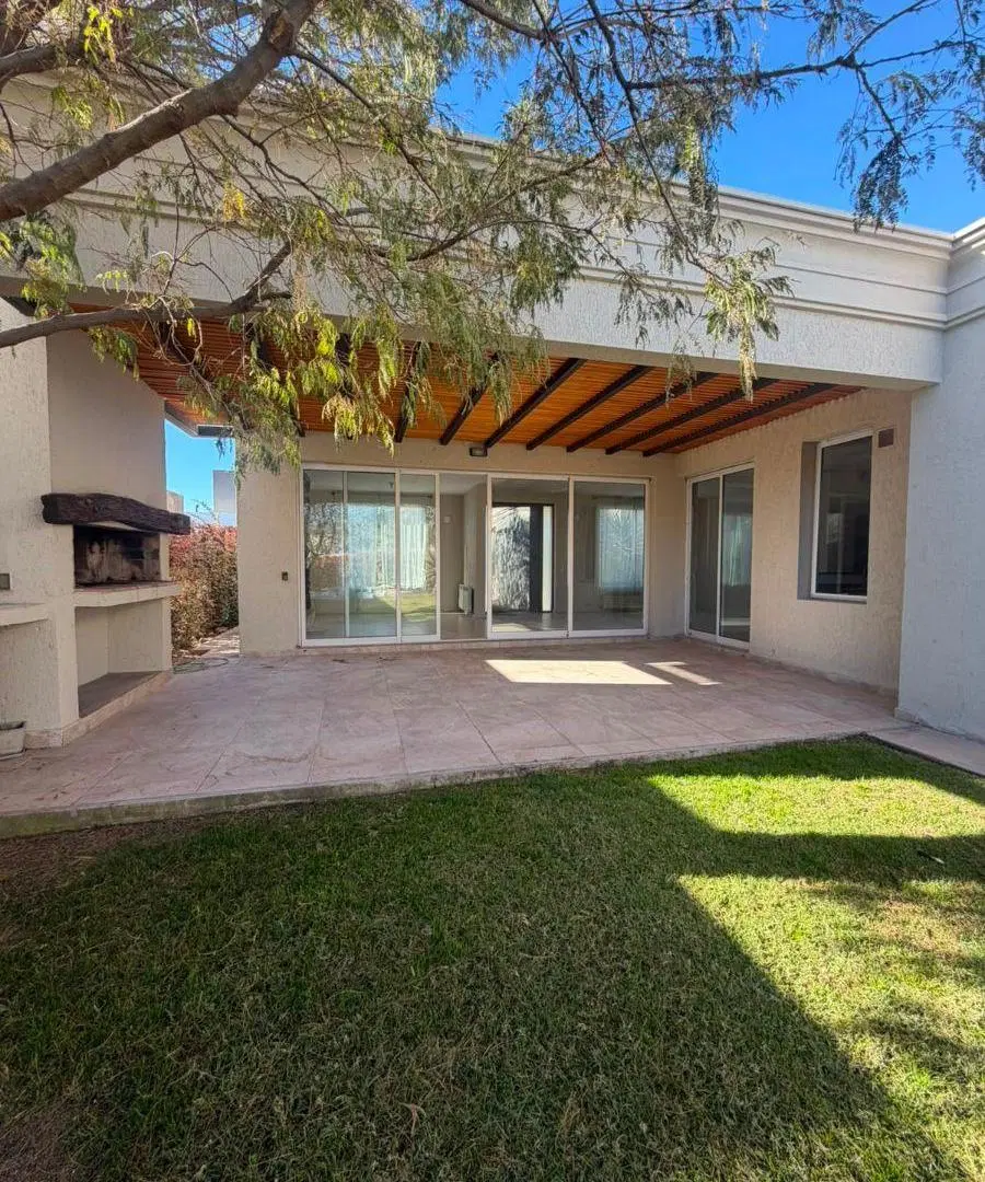 Casa de 500 m² con 3 dormitorios en venta en Mayor Drummond 5