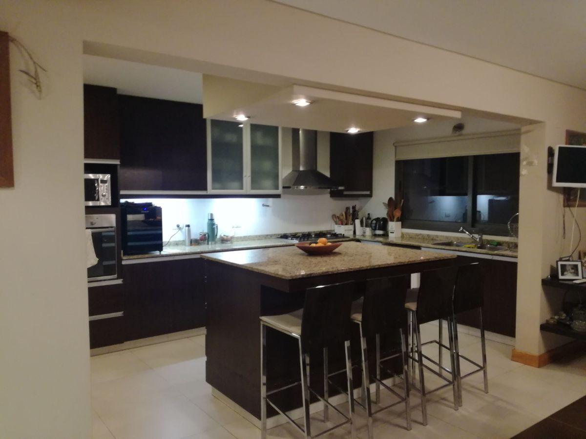 Foto de BARRIO PRIVADO - CASA FAMILIAR AMPLIA Y FUNCIONAL 4/5 DORMITORIOS, imagen 4