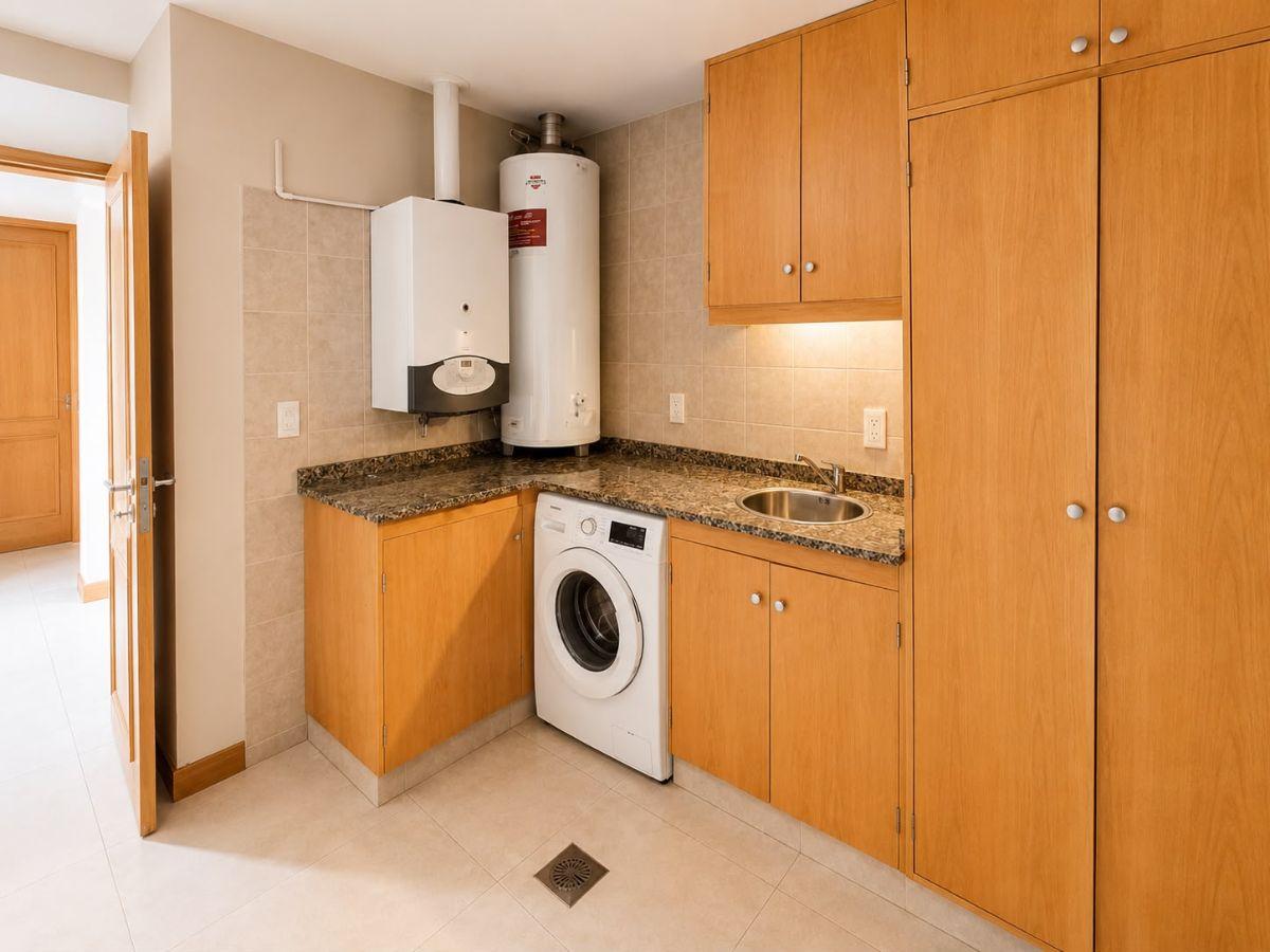 Foto de BARRIO PRIVADO - CASA FAMILIAR AMPLIA Y FUNCIONAL 4/5 DORMITORIOS, imagen 3