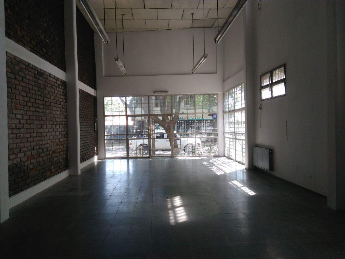 Foto de MONTECASEROS Y TUCUMAN - LOCAL/SHOW ROM/OFICINAS/DEPOSITO- DOS, imagen 5