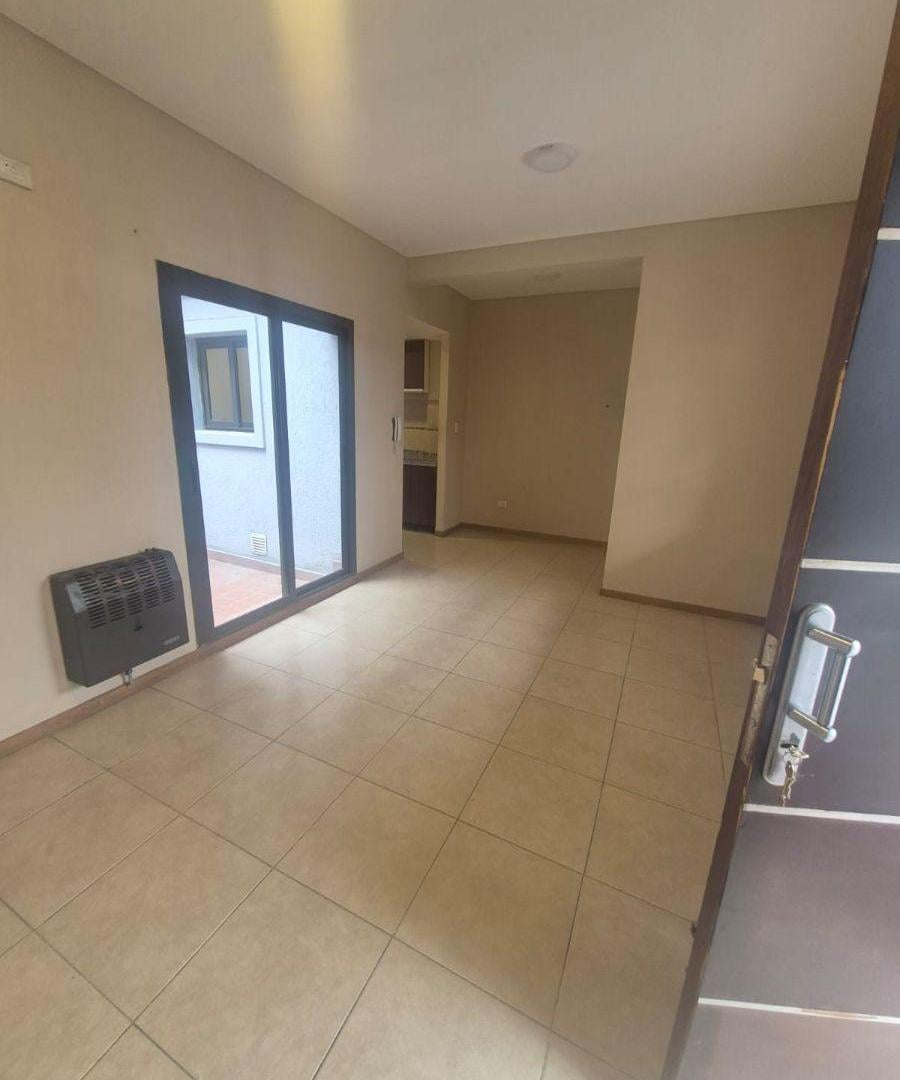 Foto de PASAJE BEJARANO - CARRIL URQUIZA Y CASTRO - PLANTA BAJA, 2 DORMITORIOS, imagen 2