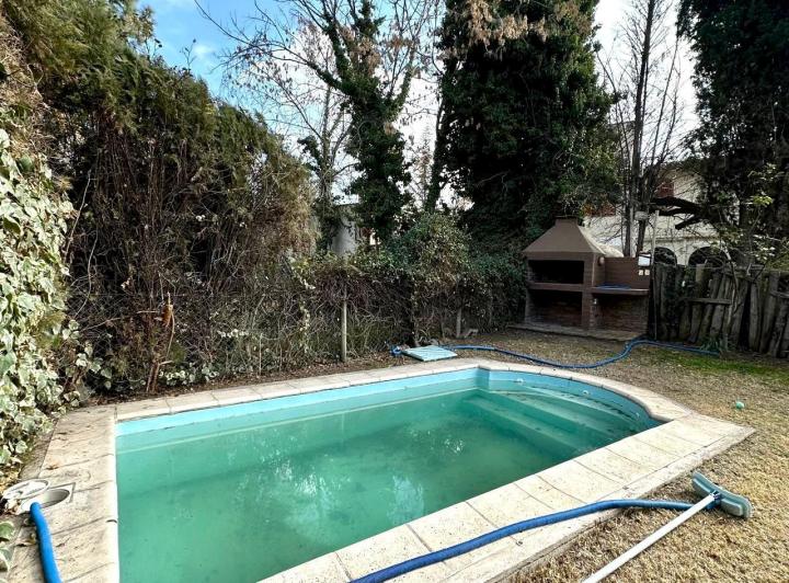 CASA EN ALQUILER - CHACRAS DE CORIA 2
