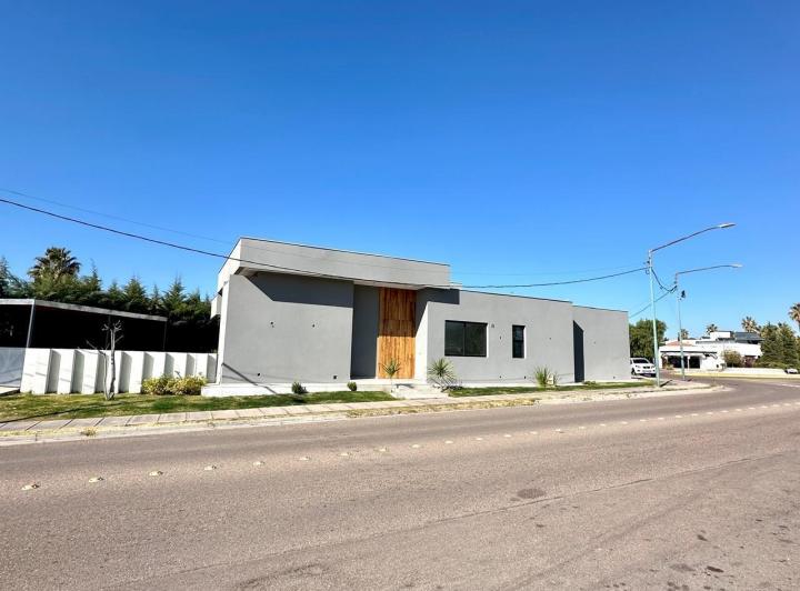 BARRIO PALMARES - CASA EN VENTA  3