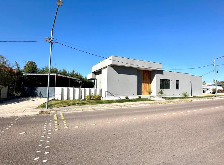 BARRIO PALMARES - CASA EN VENTA  2