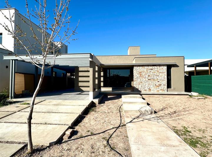 CASA EN VENTA BARRIO TIERRAS ALTAS 1