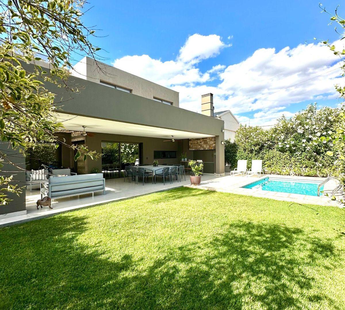 CASA EN VENTA EN DALVIAN