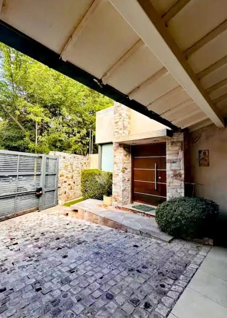CASA EN VENTA - LUJAN DE CUYO 3