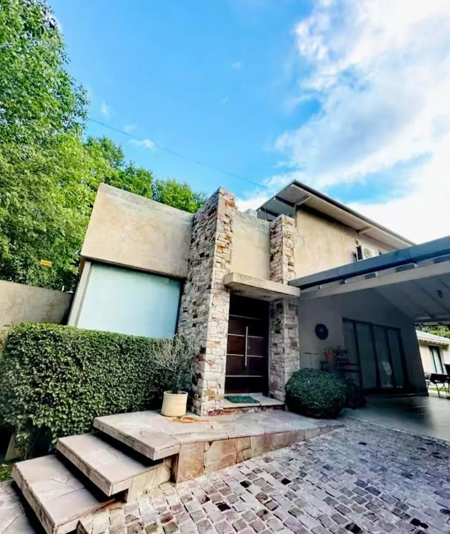 CASA EN VENTA - LUJAN DE CUYO 2