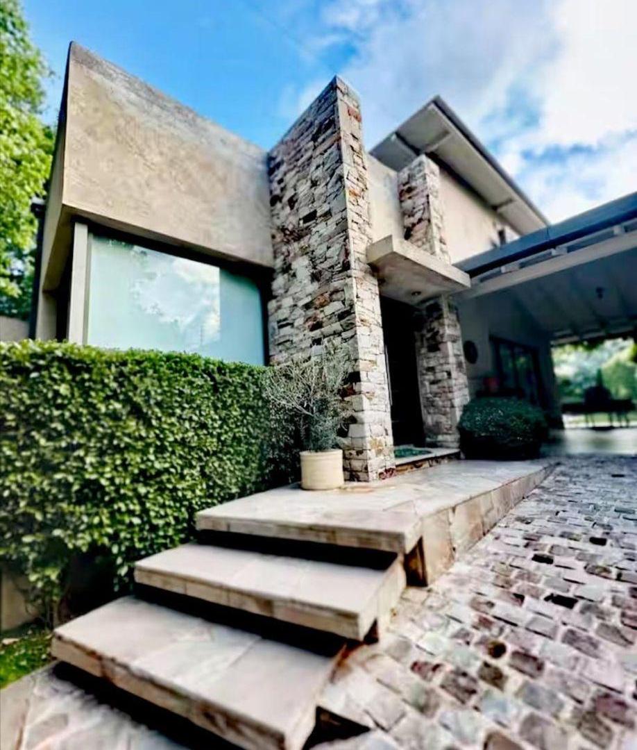 CASA EN VENTA - LUJAN DE CUYO