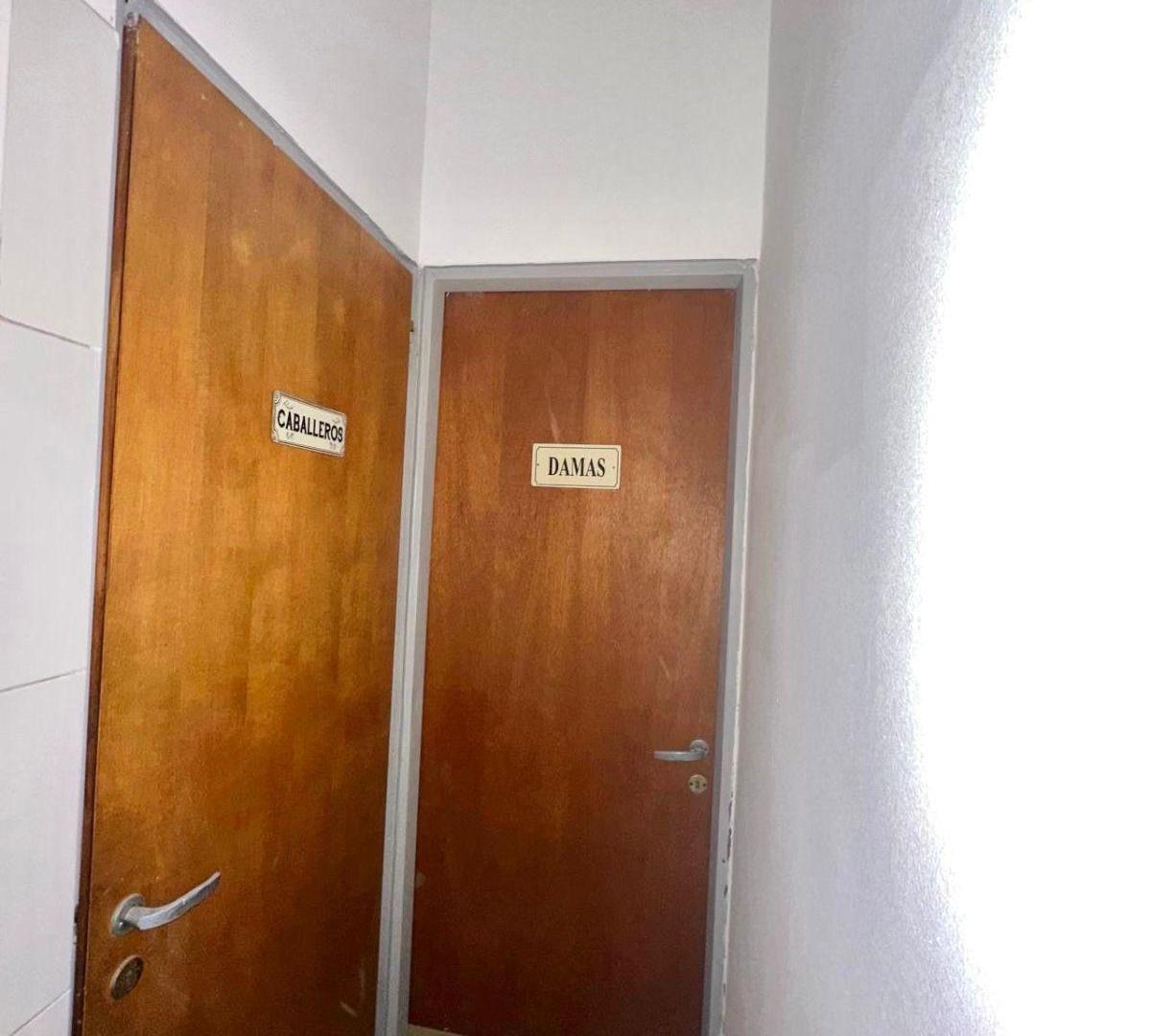 Foto de ALQUILER LOCAL COMERCIAL EN ESQUINA - GODOY CRUZ, imagen 4