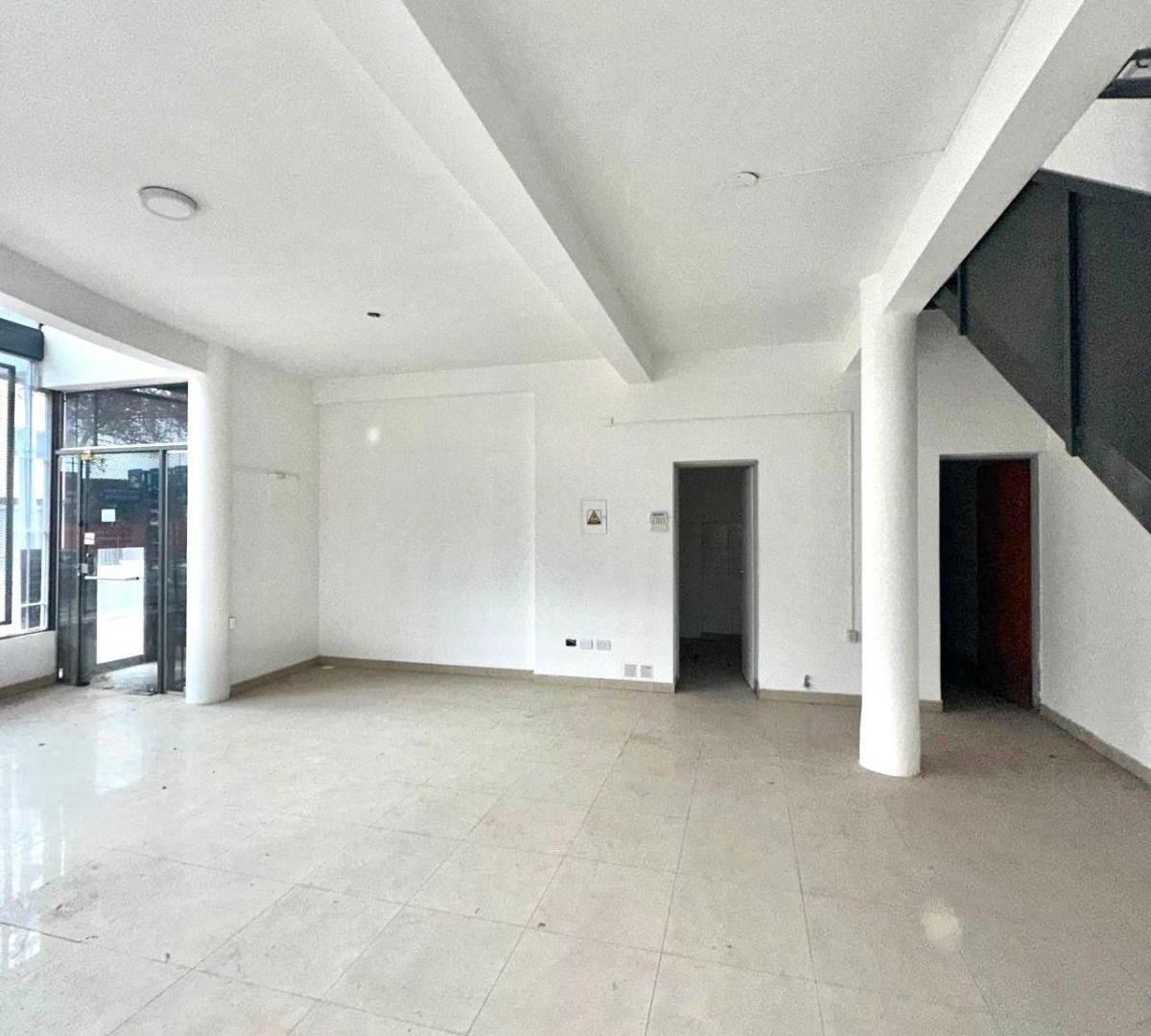 Foto de ALQUILER LOCAL COMERCIAL EN ESQUINA - GODOY CRUZ, imagen 5
