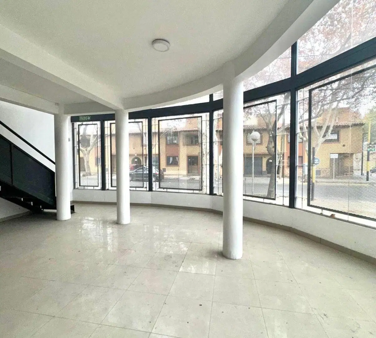 ALQUILER LOCAL COMERCIAL EN ESQUINA - GODOY CRUZ 8