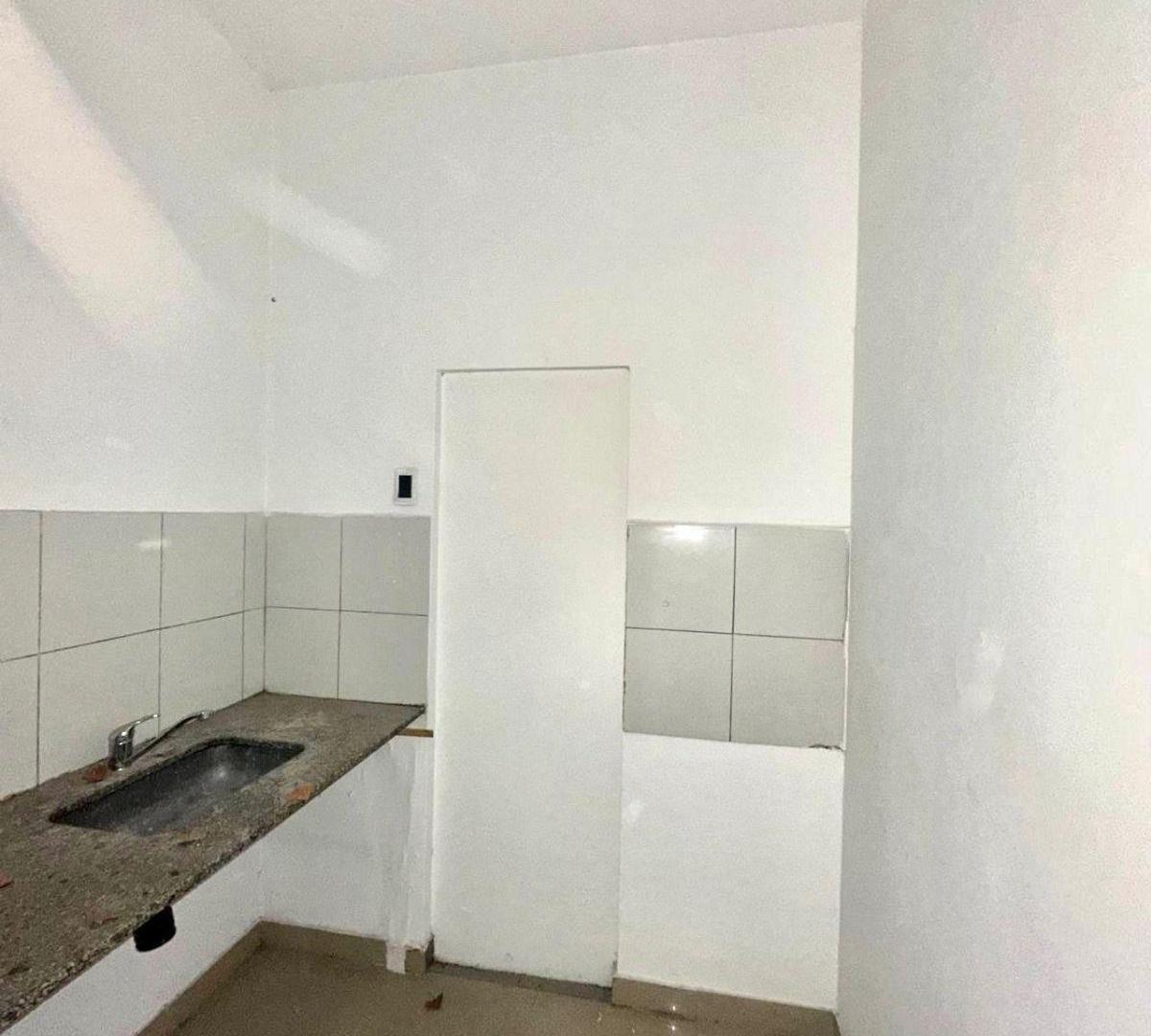 Foto de ALQUILER LOCAL COMERCIAL EN ESQUINA - GODOY CRUZ, imagen 2