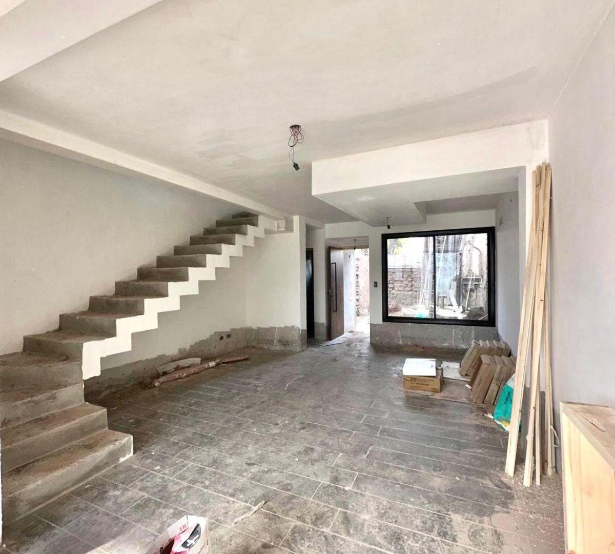 Foto de DEPARTAMENTO TRIPLEX EN VENTA - GODOY CRUZ, imagen 3