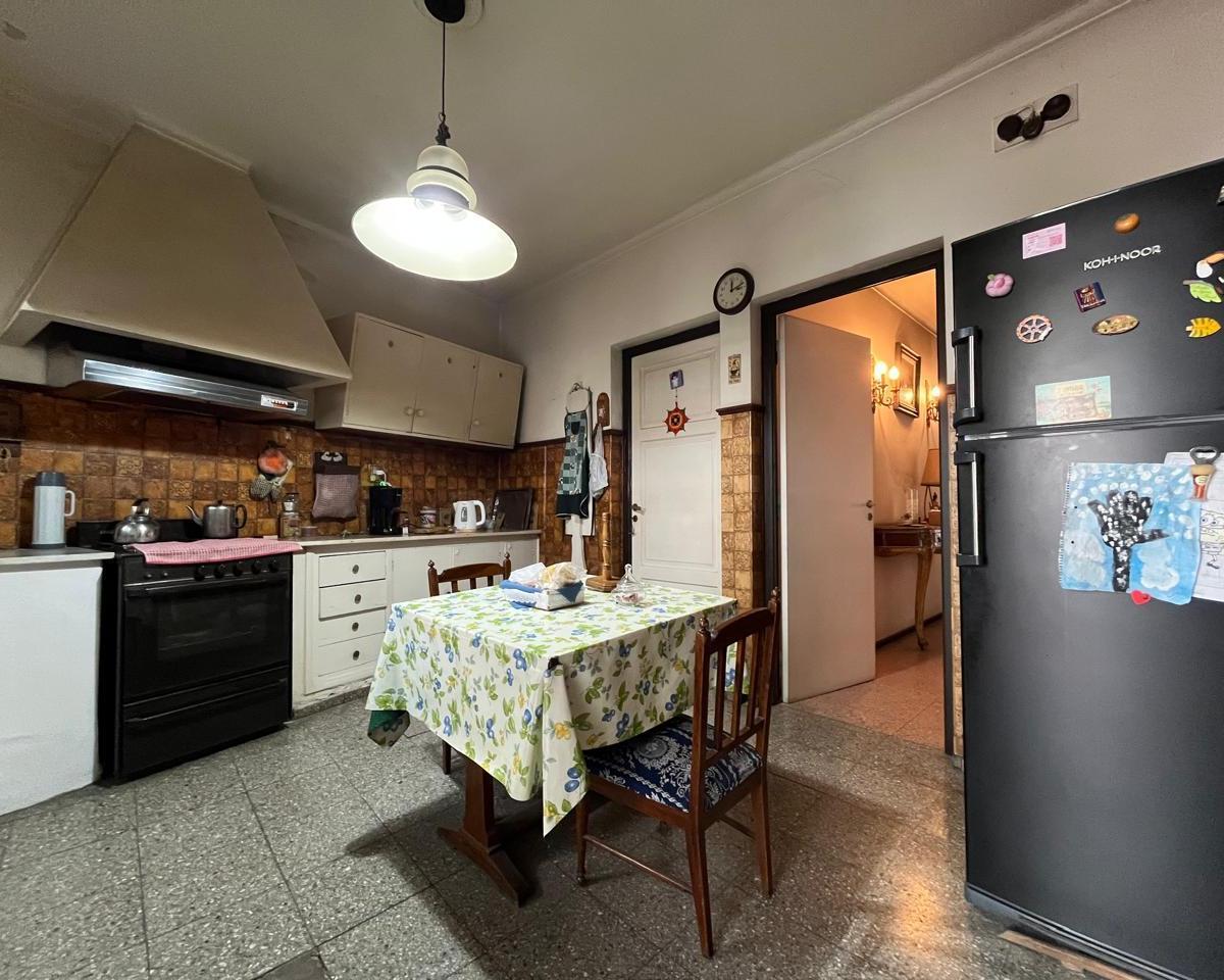 Importante Casa Ubicada Sobre Pasaje Lemos a m de Av Colon. 5