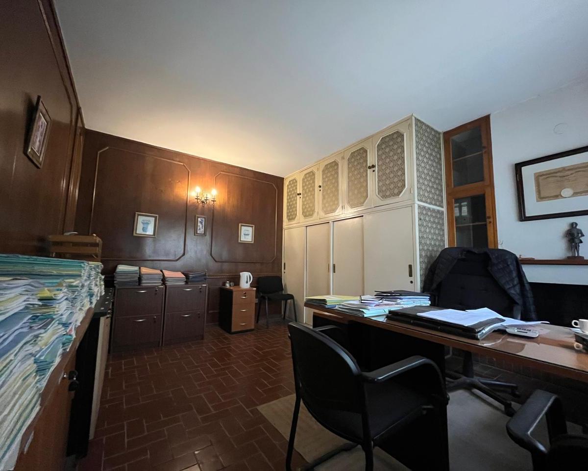 Importante Casa Ubicada Sobre Pasaje Lemos a m de Av Colon. 1