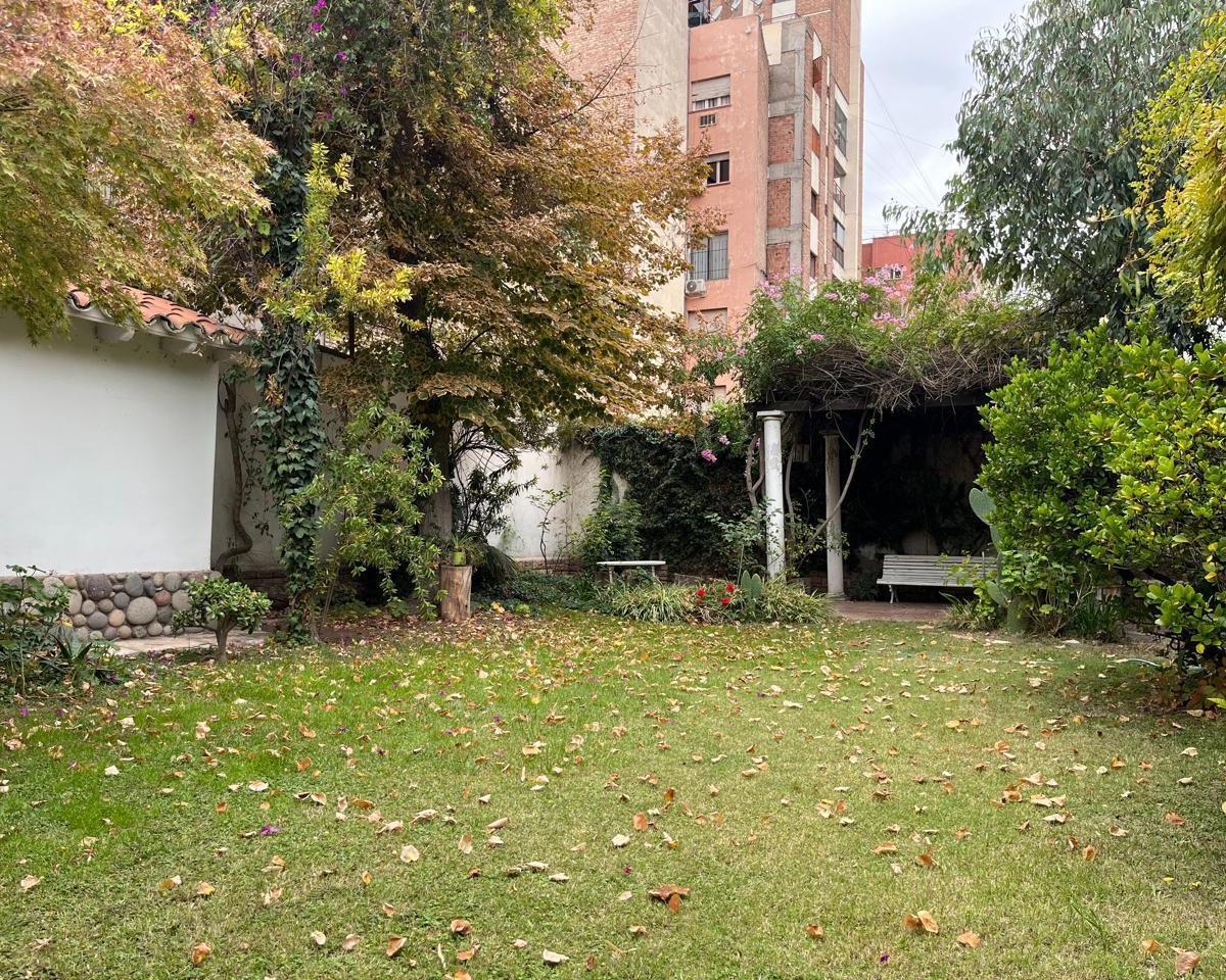 Importante Casa Ubicada Sobre Pasaje Lemos a m de Av Colon. 4