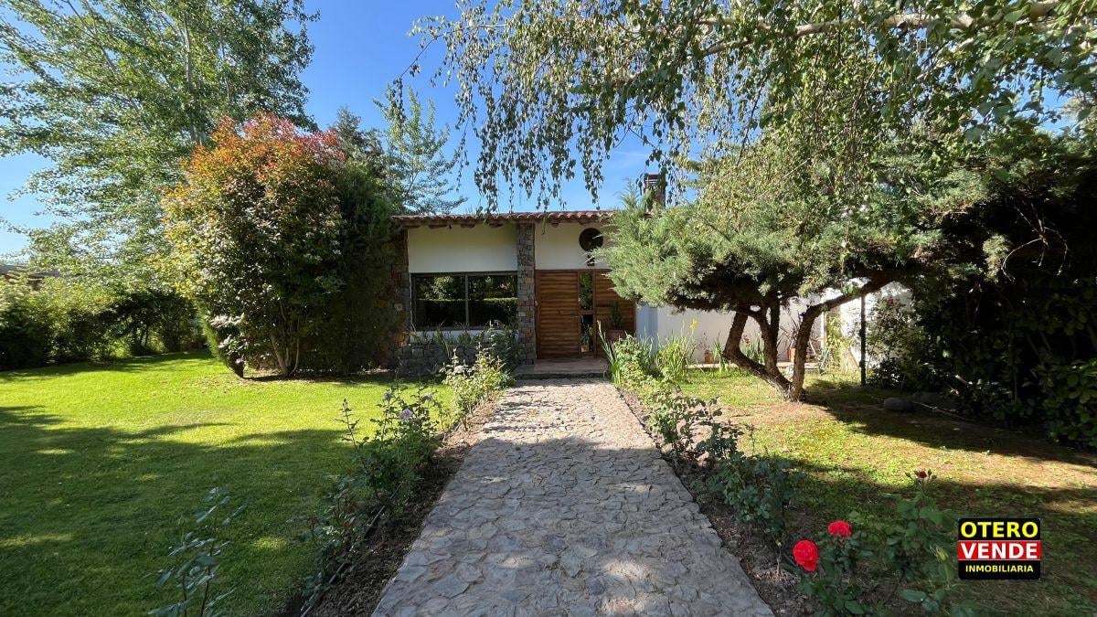 Chalet en El Exclusivo, Barrio Privado Vistalba Country, en ALQUILER.