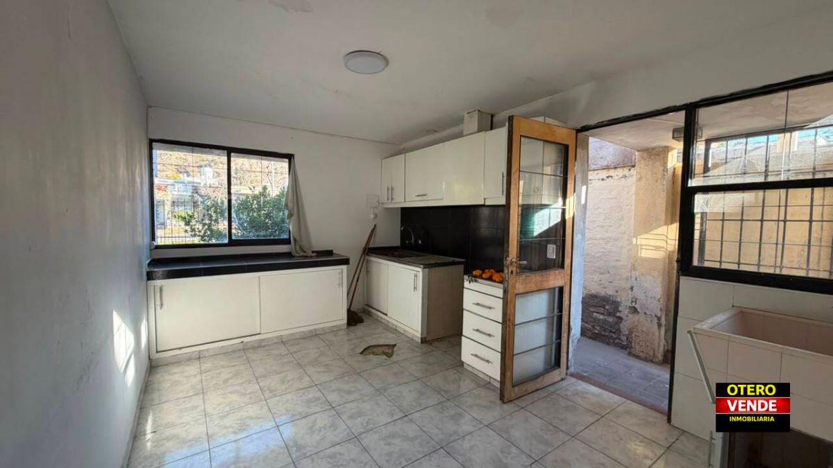Foto de Casa en Venta con Amplio Jardín en Barrio SUPE, Godoy Cruz, imagen 1