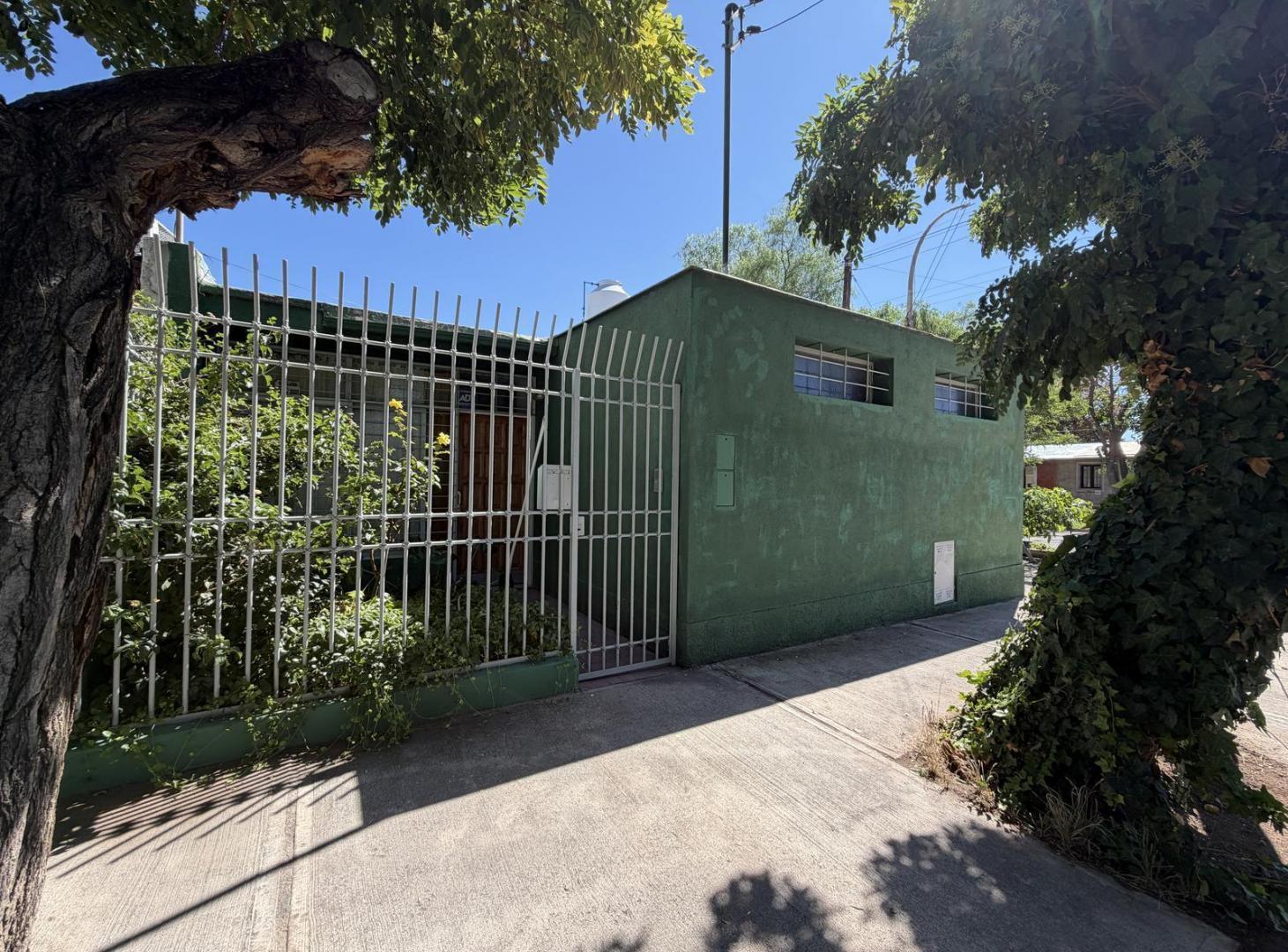 CASA/3 HAB/3 BAÑOS/GODOY CRUZ