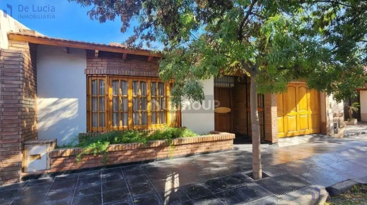 Casa en Alquiler a metros de Boulevard Dorrego 3