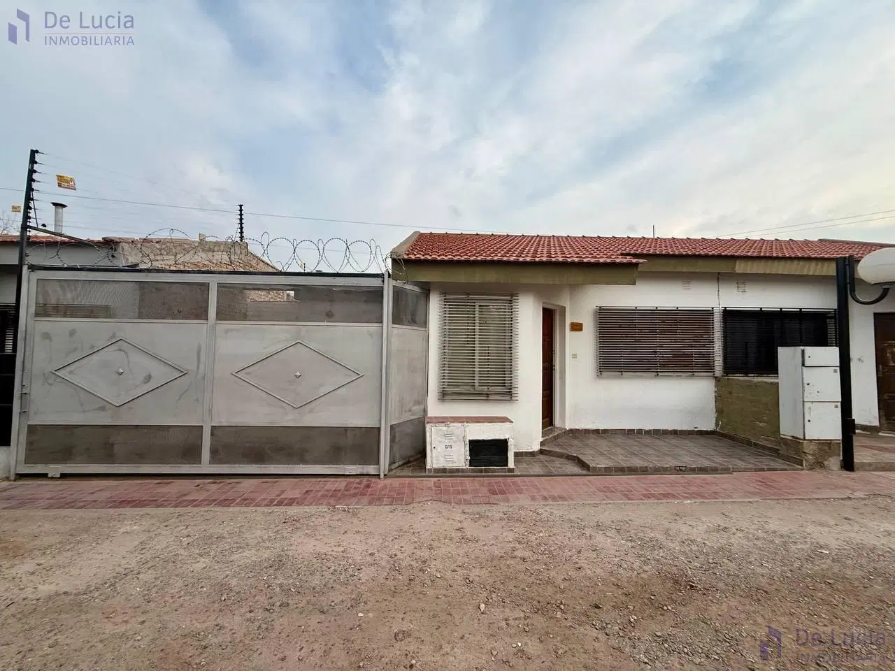 CASA EN ALQUILER 3 DORMITORIOS COCHERA DOBLE 4