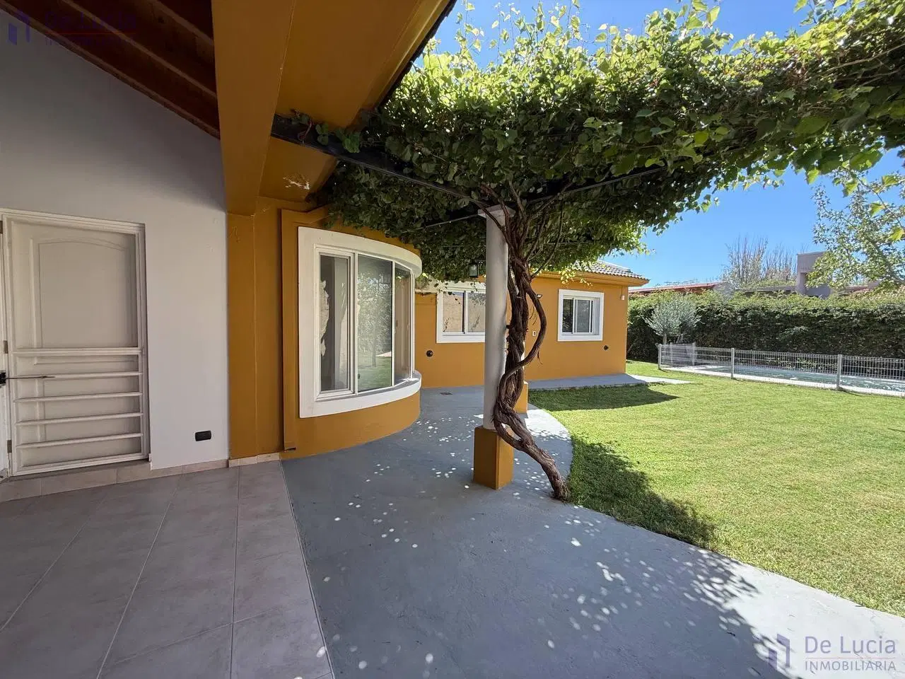 Casa en Venta Barrio Semiprivado/ 3 dormitorios/ 3 baños/ piscina 2