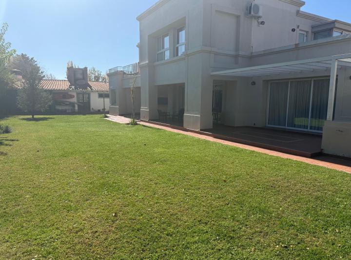 Barrio Semi - Privado Casa en Venta 1