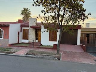 Barrio Unimev Casa en Alquiler  2