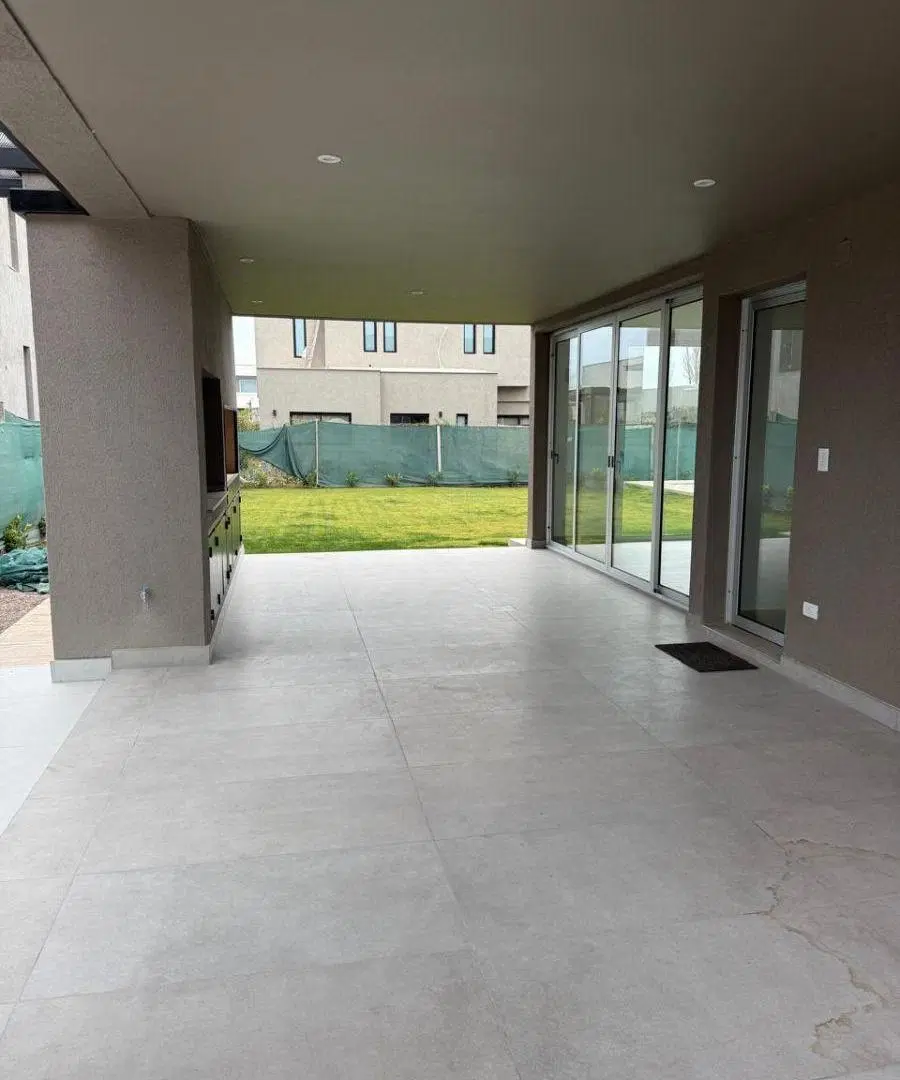 Barrio Privado Rincon de Viamonte Casa en Alquiler y Venta 2