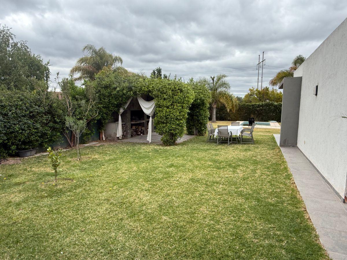 Foto de CASA EN VENTA EN SEMIPRIVADO FRENTE ALDEA TORRE BLANCA EN KM 11, imagen 4