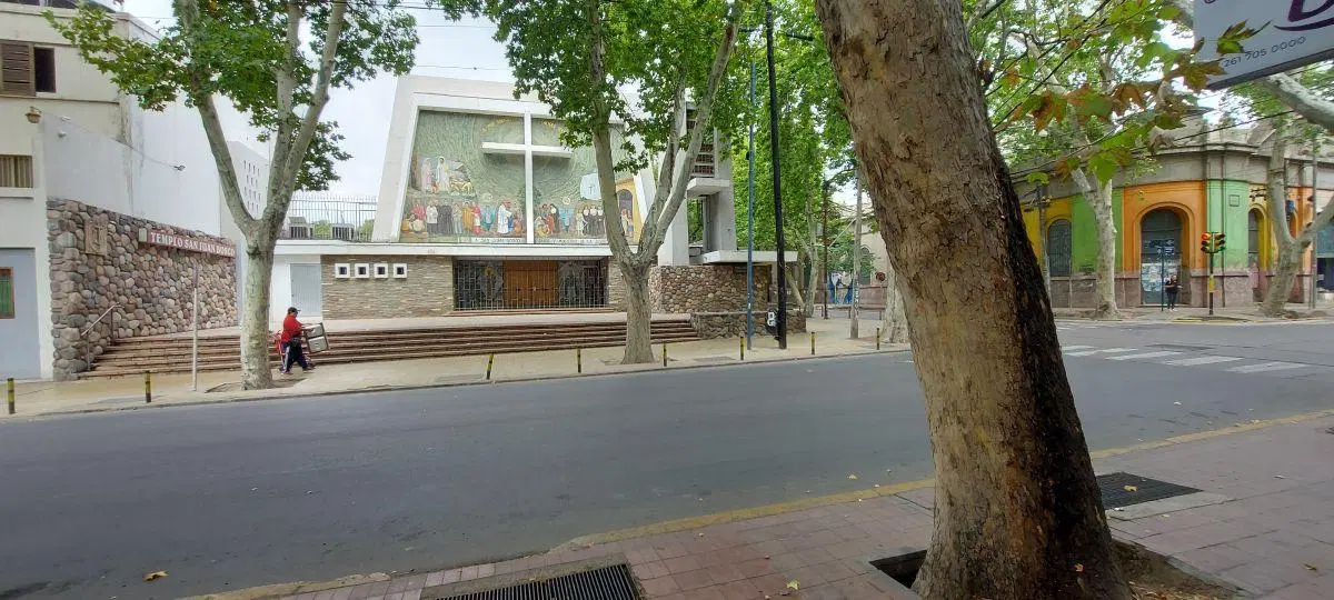 Frente Colegio Don Bosco 2