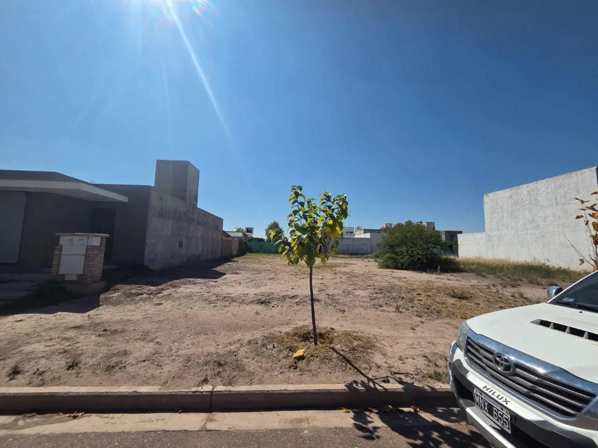 LOTE EN B° VISTANDES 2