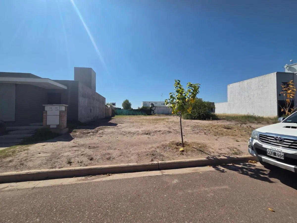 LOTE EN B° VISTANDES 3