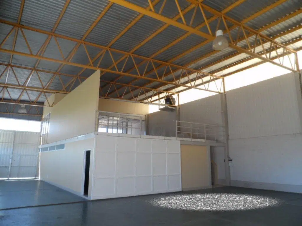 Galpón con Salón Comercial en Alquiler, Carril Maza 5