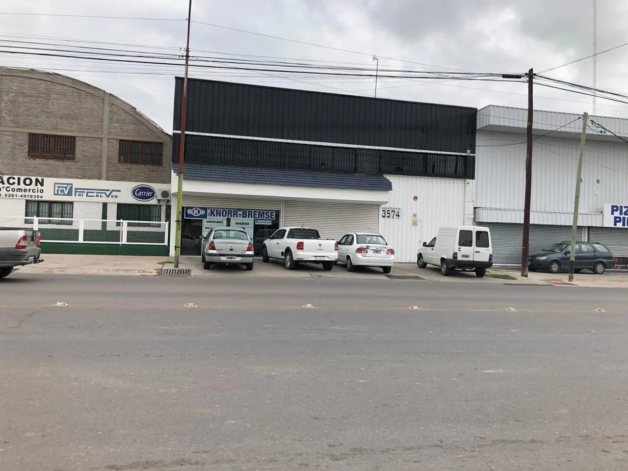 Galpón con Salón Comercial en Alquiler, Carril Maza 1