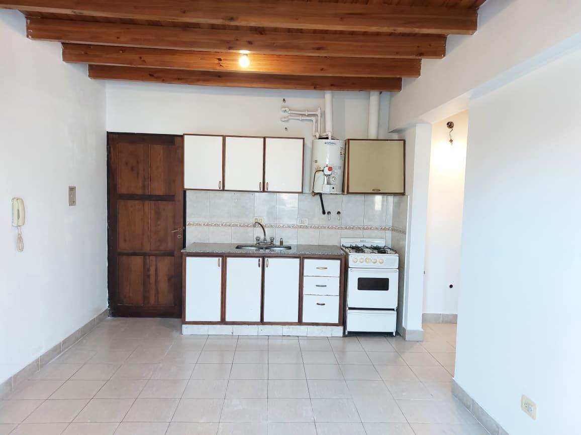 Foto de Departamento en Alquiler calle Sargento Cabral, Godoy Cruz, imagen 2