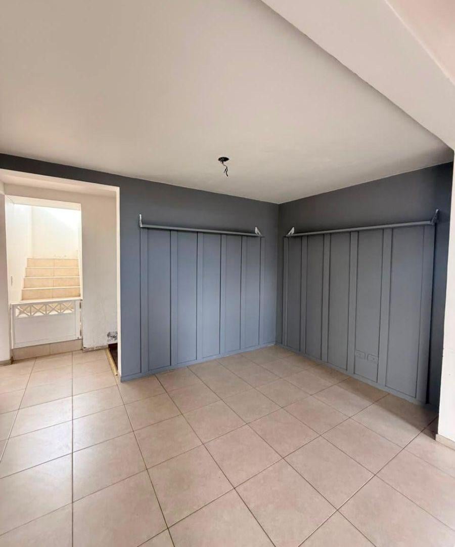Foto de Veronica Tahan Negocios inmobiliarios ofrece en alquiler casa en Barrio, imagen 1