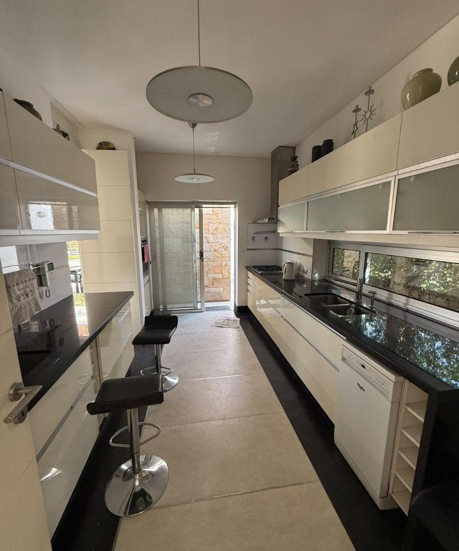 Foto de Verónica Tahan Negocios Inmobiliarios ofrece casa a la venta Barrio, imagen 2