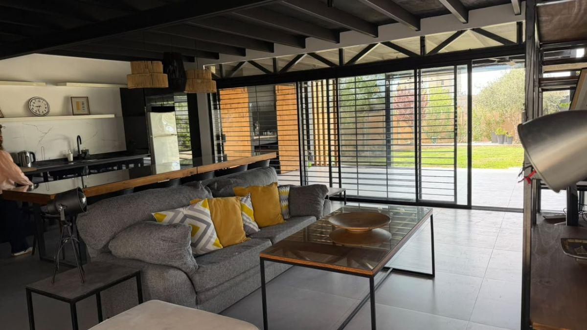 Foto de Verónica Tahan Negocios inmobiliarios ofrece casa en Barrio Privado, imagen 2