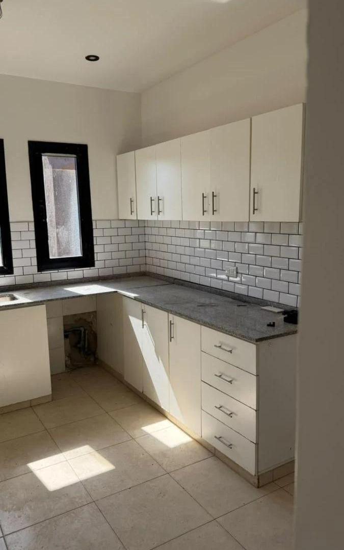 Foto de Veronica Tahan Negocios inmobiliarios ofrece en alquiler casa en Barrio, imagen 3